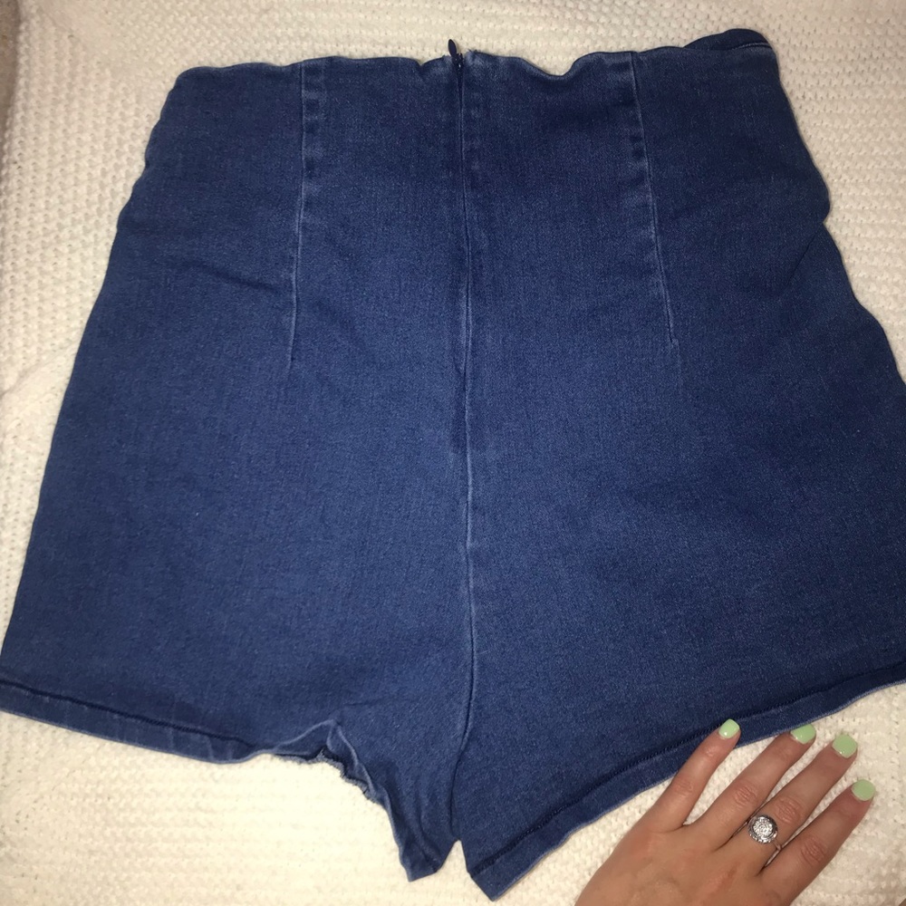 Shorts - Picture 2 of 3